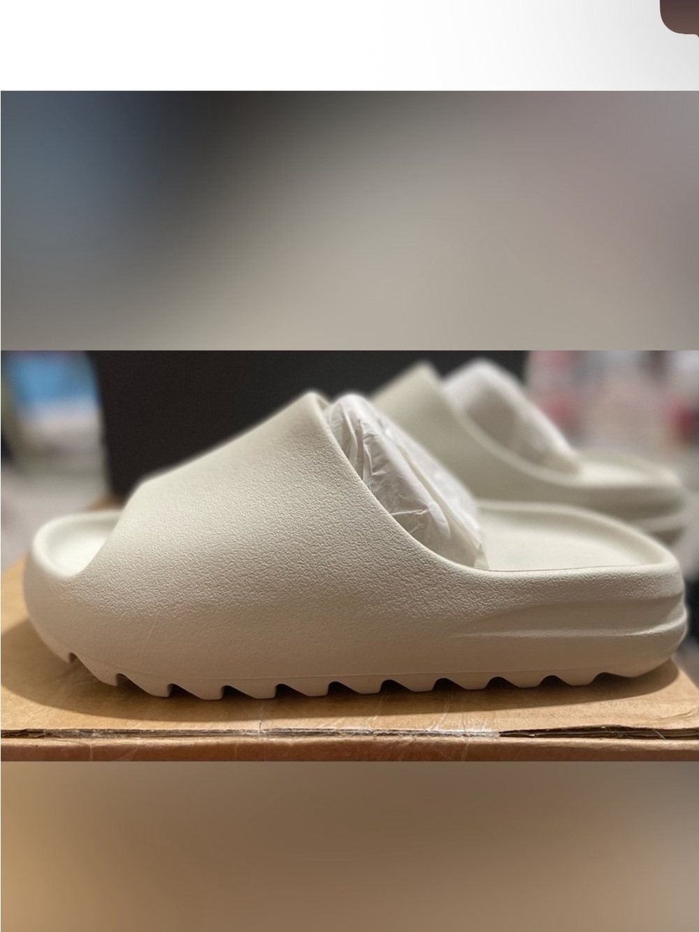 2 Pairs Yeezy Slides S01